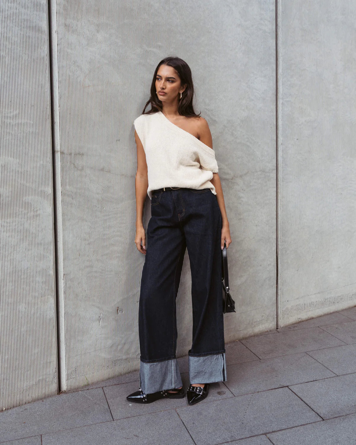 White Closet Off The Shoulder Knit